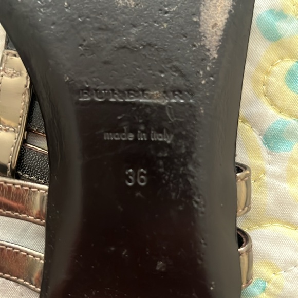 ❌SOLD❌ Burberry leather sandals - Picture 5 of 5